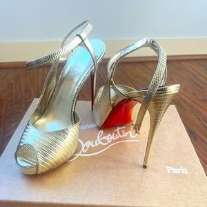 Gorgeous *NEW* Christian Louboutin heels ✨🌹🖤